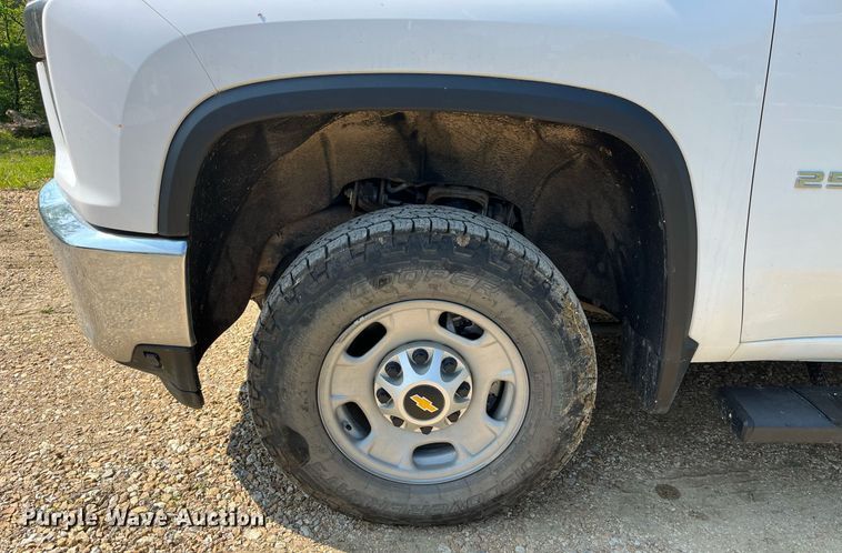 image for item LA9961 2020 Chevrolet Silverado 2500HD  Crew Cab utility bed pickup truck