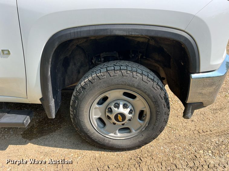 image for item LA9961 2020 Chevrolet Silverado 2500HD  Crew Cab utility bed pickup truck