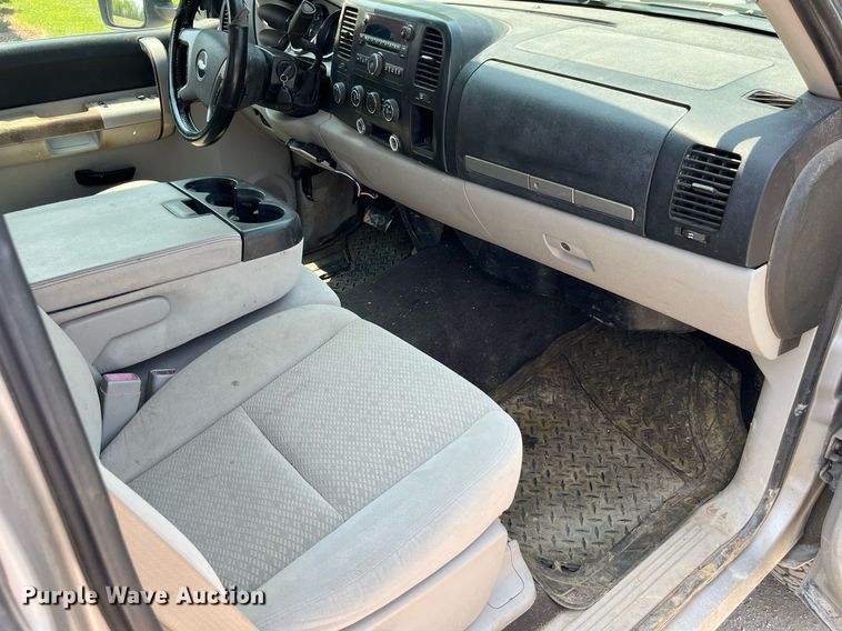 image for item LA9974 2007 Chevrolet Silverado 2500HD  pickup truck