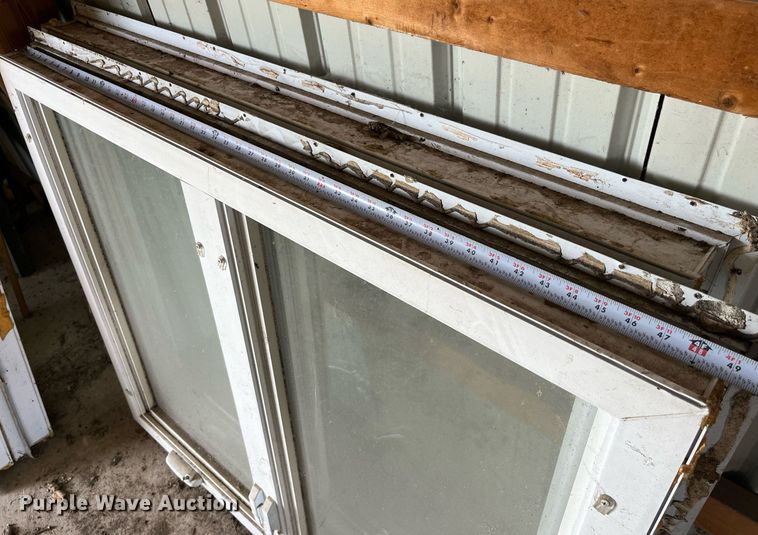 image for item LA9975 (4) windows