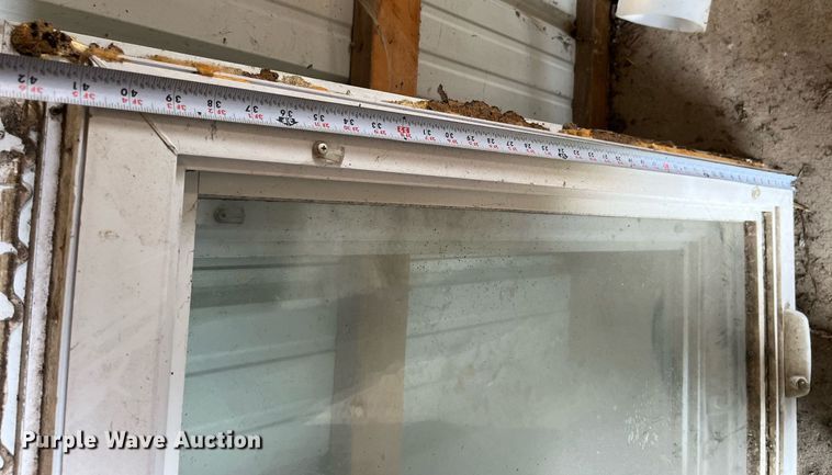 image for item LA9975 (4) windows