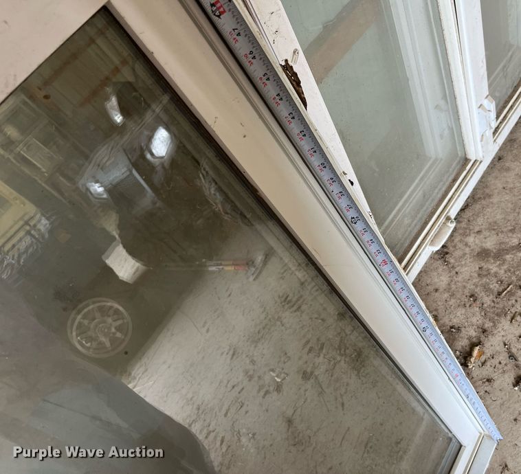 image for item LA9975 (4) windows