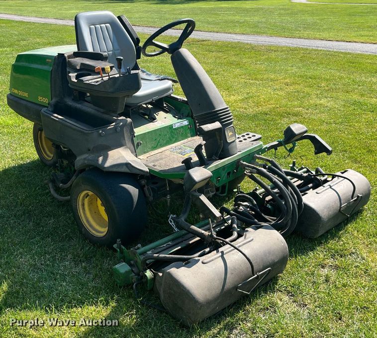 image for item LA9987 John Deere 2500  greens mower