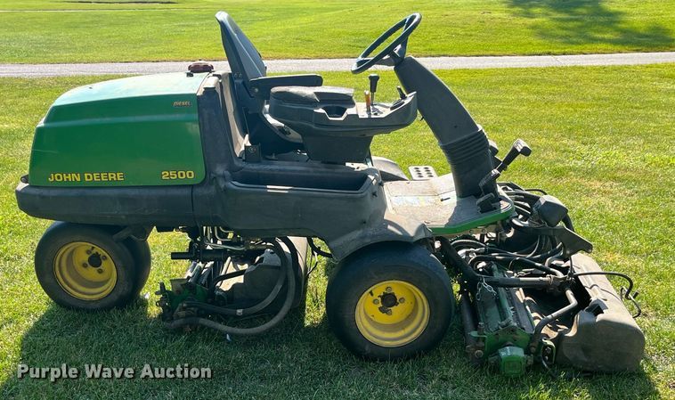 image for item LA9987 John Deere 2500  greens mower