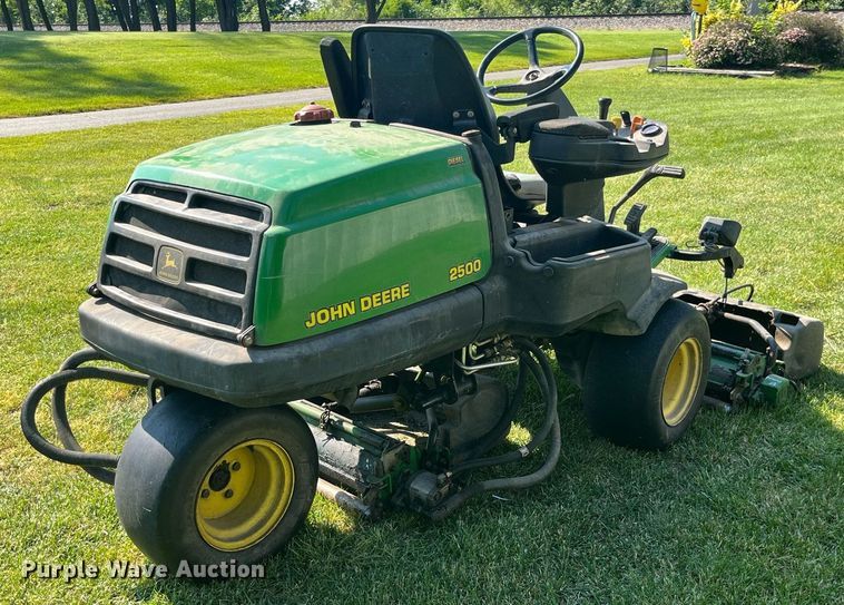 image for item LA9987 John Deere 2500  greens mower
