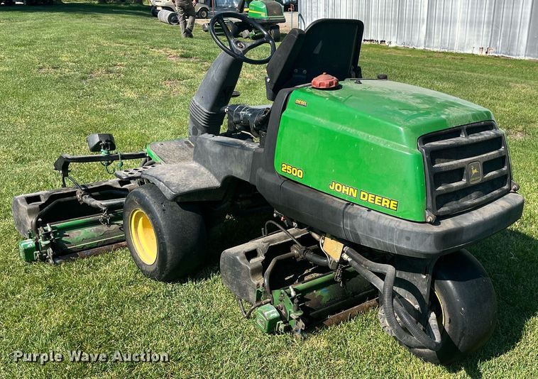 image for item LA9987 John Deere 2500  greens mower