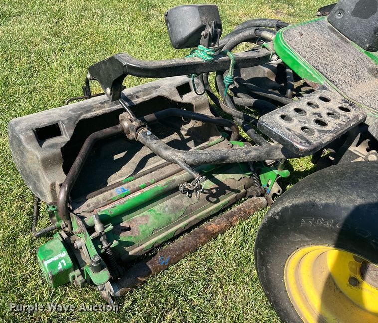 image for item LA9987 John Deere 2500  greens mower
