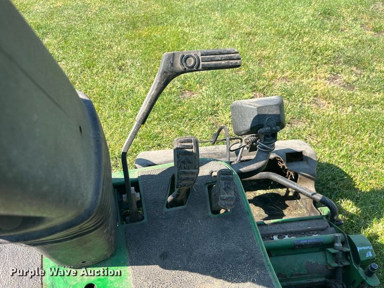 image for item LA9987 John Deere 2500  greens mower