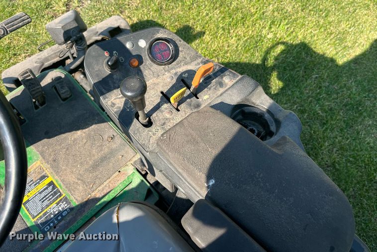 image for item LA9987 John Deere 2500  greens mower