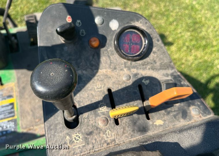 image for item LA9987 John Deere 2500  greens mower