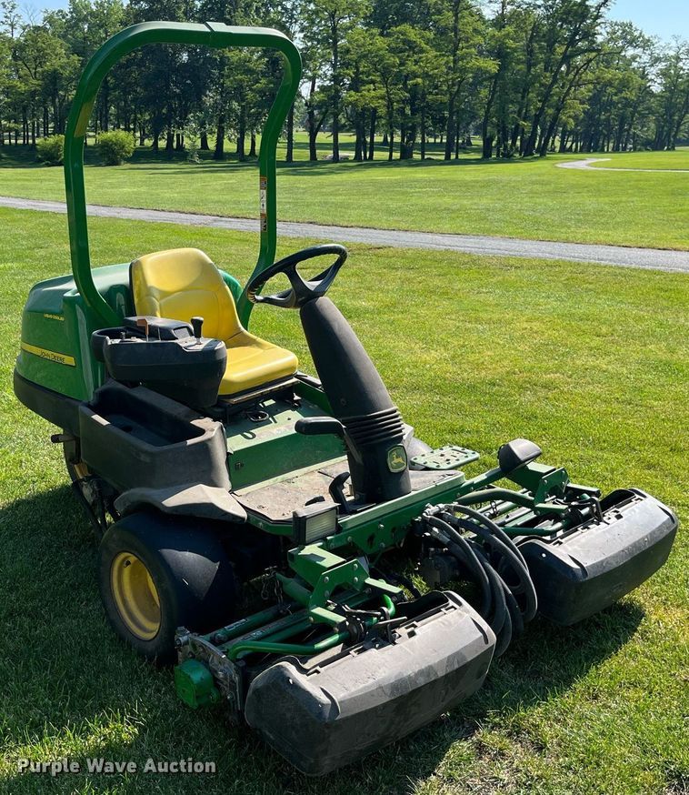 image for item LA9988 John Deere 2500B  greens mower