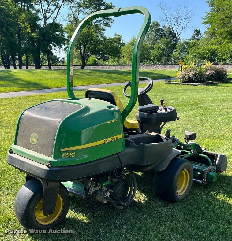 image for item LA9988 John Deere 2500B  greens mower