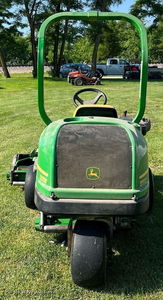image for item LA9988 John Deere 2500B  greens mower