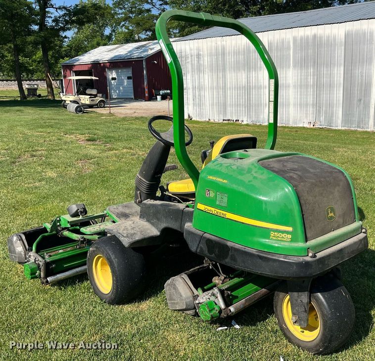 image for item LA9988 John Deere 2500B  greens mower