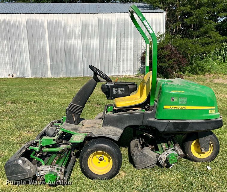 image for item LA9988 John Deere 2500B  greens mower