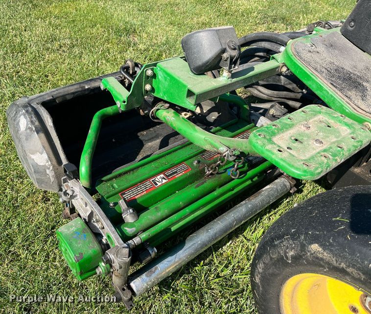 image for item LA9988 John Deere 2500B  greens mower