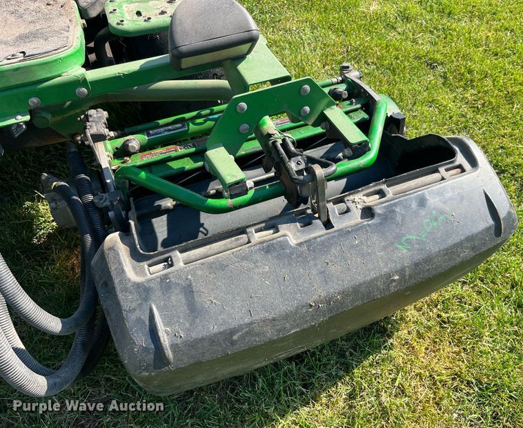 image for item LA9988 John Deere 2500B  greens mower