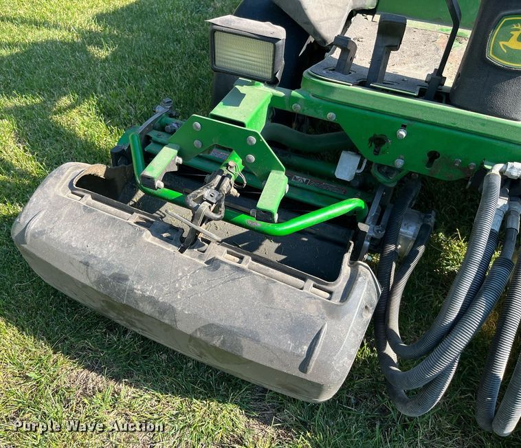 image for item LA9988 John Deere 2500B  greens mower