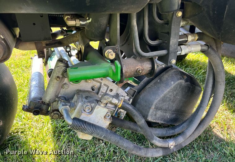 image for item LA9988 John Deere 2500B  greens mower