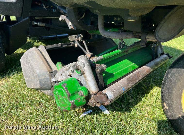 image for item LA9988 John Deere 2500B  greens mower