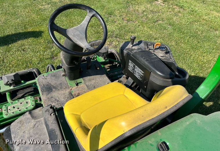 image for item LA9988 John Deere 2500B  greens mower