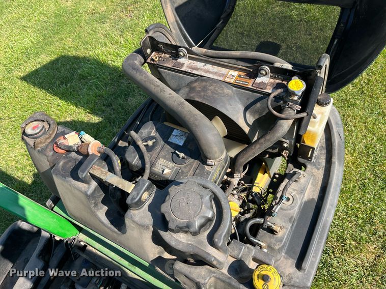 image for item LA9988 John Deere 2500B  greens mower