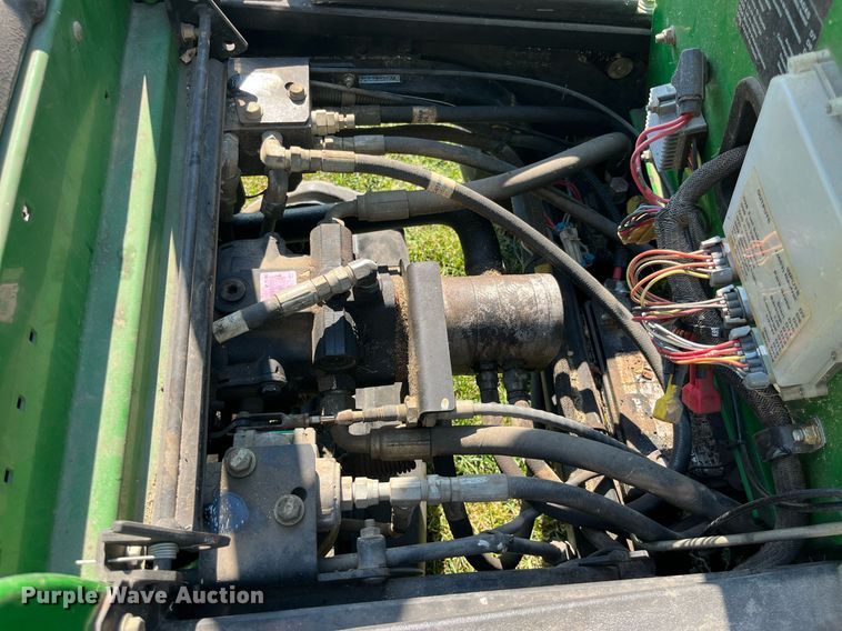 image for item LA9988 John Deere 2500B  greens mower