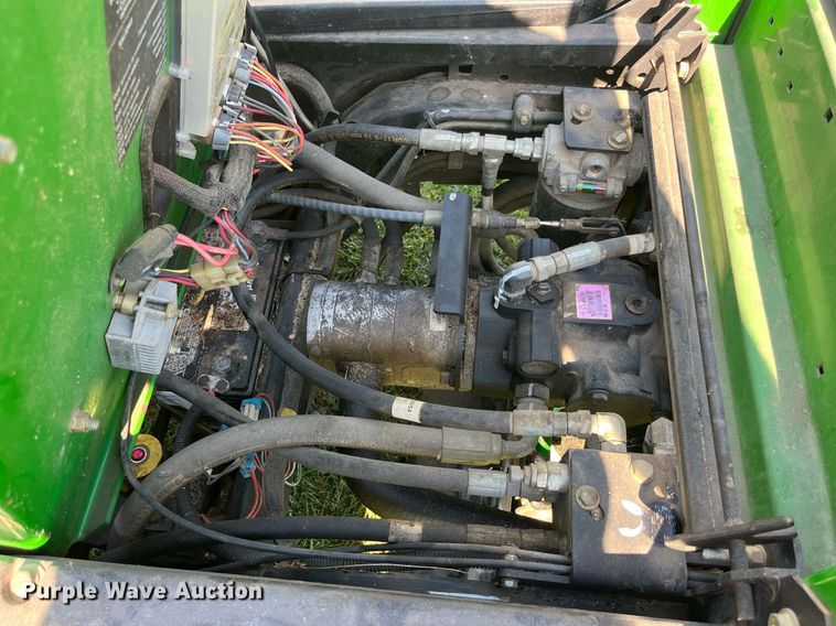 image for item LA9988 John Deere 2500B  greens mower