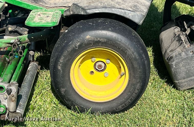 image for item LA9988 John Deere 2500B  greens mower