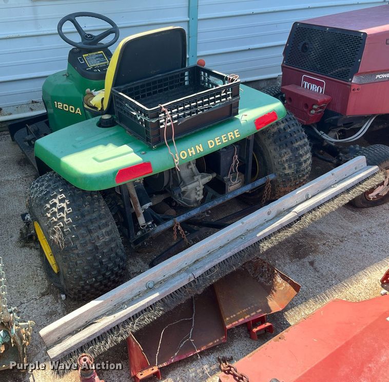 image for item LA9991 John Deere 1200A  bunker rake