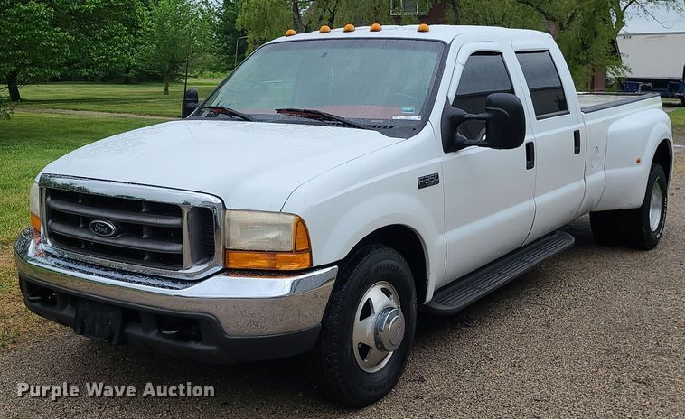 image for item LE9041 2001 Ford F350 Super Duty  Crew Cab pickup truck