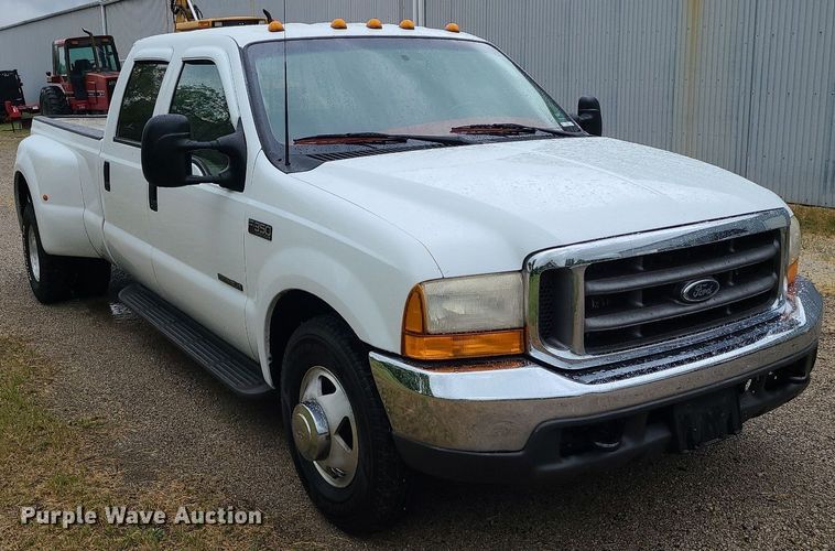 image for item LE9041 2001 Ford F350 Super Duty  Crew Cab pickup truck