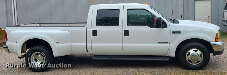 image for item LE9041 2001 Ford F350 Super Duty  Crew Cab pickup truck