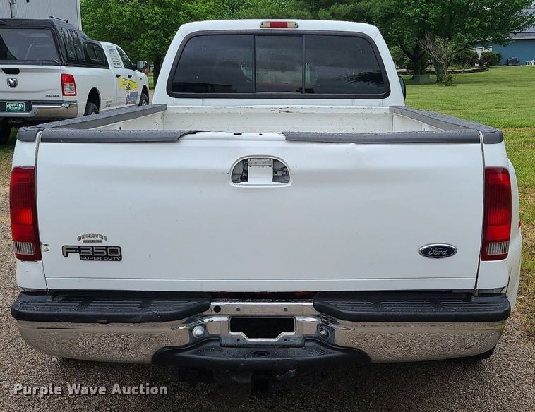 image for item LE9041 2001 Ford F350 Super Duty  Crew Cab pickup truck