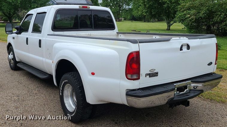 image for item LE9041 2001 Ford F350 Super Duty  Crew Cab pickup truck