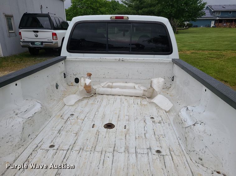 image for item LE9041 2001 Ford F350 Super Duty  Crew Cab pickup truck