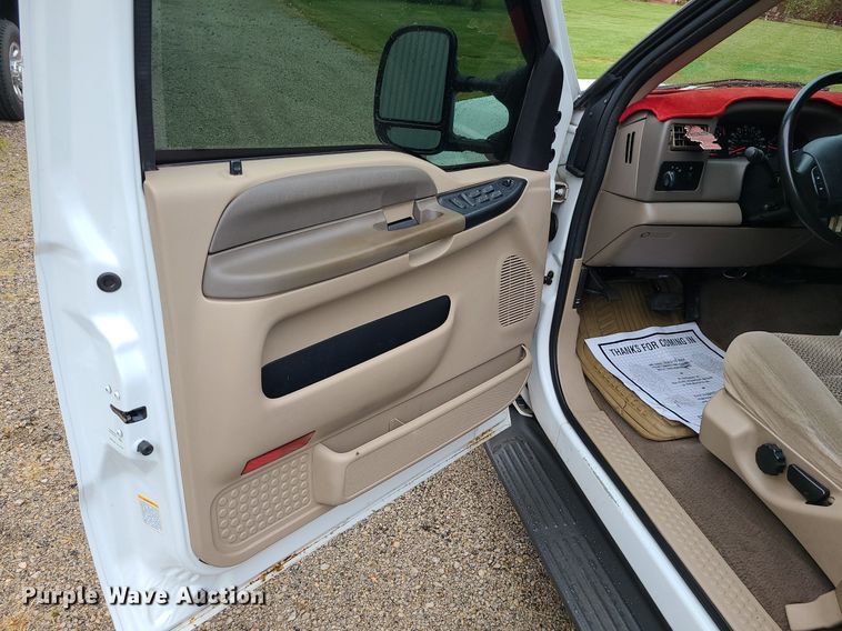 image for item LE9041 2001 Ford F350 Super Duty  Crew Cab pickup truck