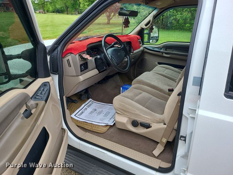 image for item LE9041 2001 Ford F350 Super Duty  Crew Cab pickup truck