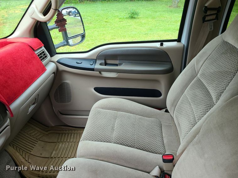 image for item LE9041 2001 Ford F350 Super Duty  Crew Cab pickup truck