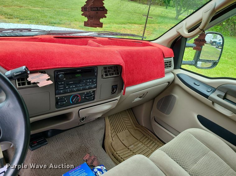 image for item LE9041 2001 Ford F350 Super Duty  Crew Cab pickup truck