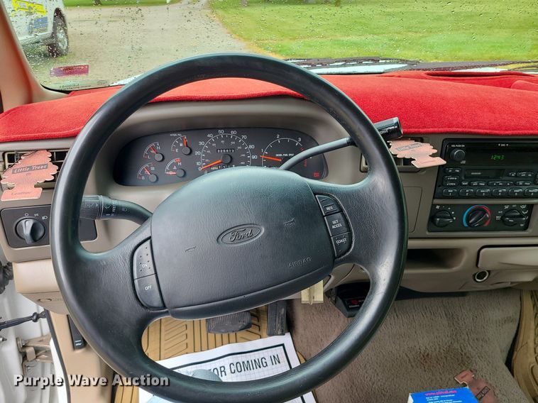 image for item LE9041 2001 Ford F350 Super Duty  Crew Cab pickup truck