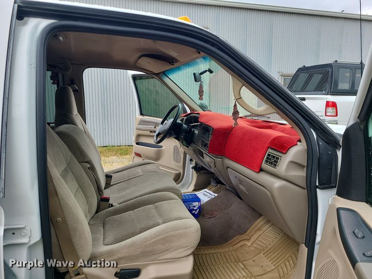 image for item LE9041 2001 Ford F350 Super Duty  Crew Cab pickup truck