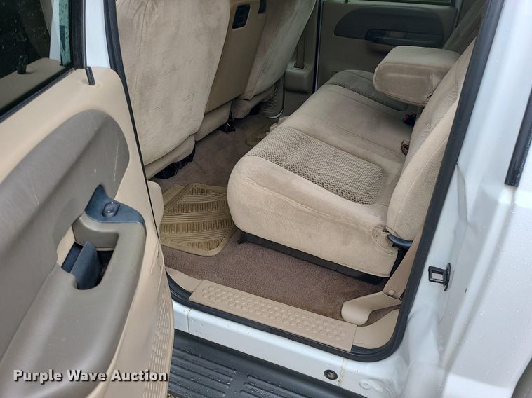 image for item LE9041 2001 Ford F350 Super Duty  Crew Cab pickup truck