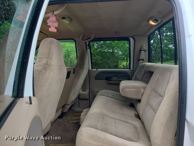 image for item LE9041 2001 Ford F350 Super Duty  Crew Cab pickup truck