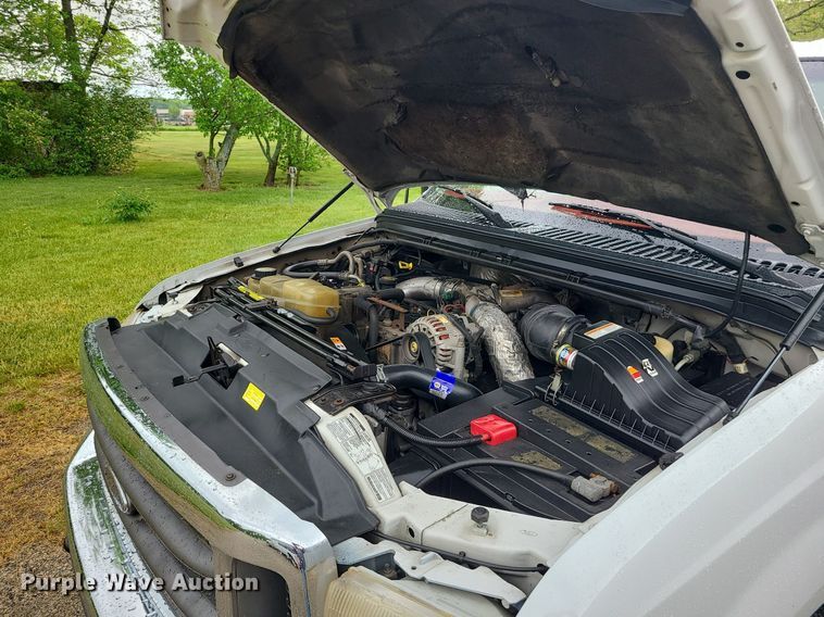 image for item LE9041 2001 Ford F350 Super Duty  Crew Cab pickup truck