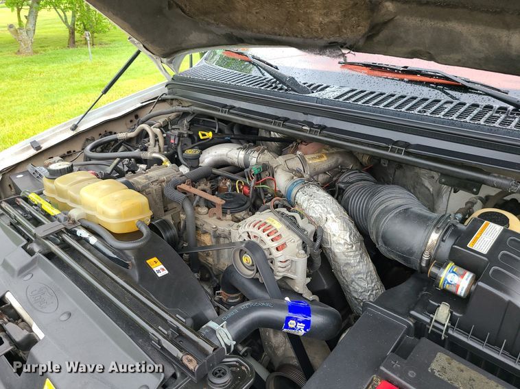 image for item LE9041 2001 Ford F350 Super Duty  Crew Cab pickup truck