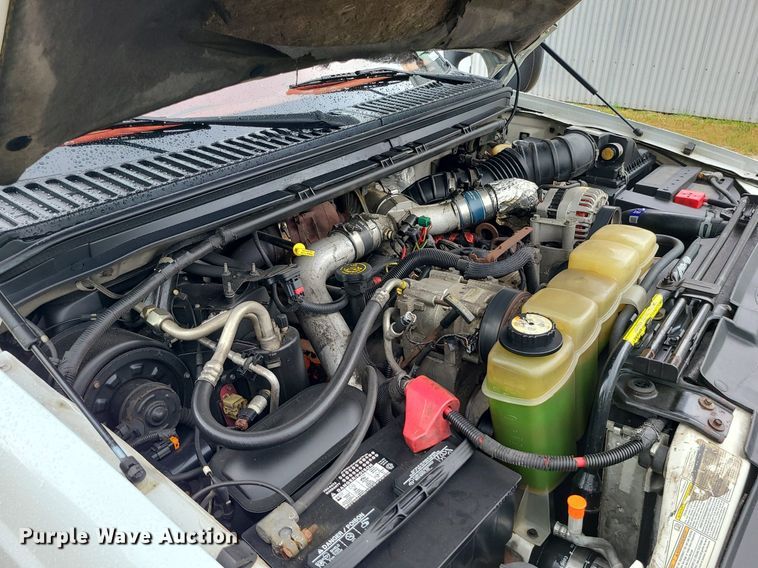 image for item LE9041 2001 Ford F350 Super Duty  Crew Cab pickup truck