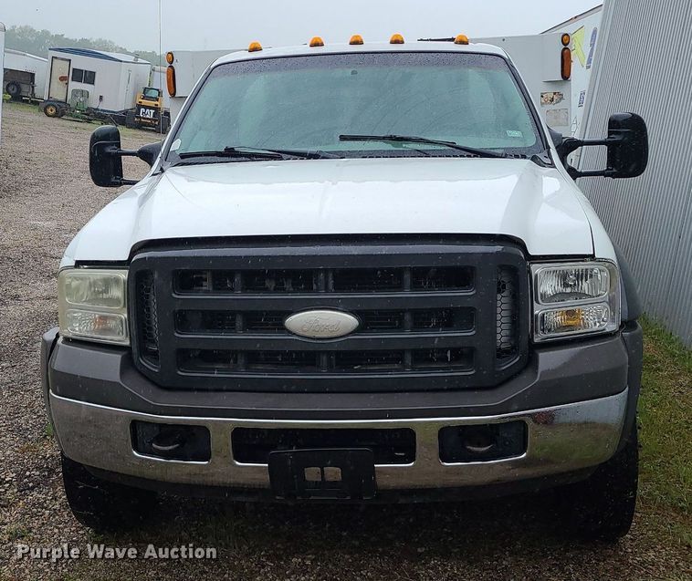 image for item LE9046 2005 Ford F450  utility / service truck