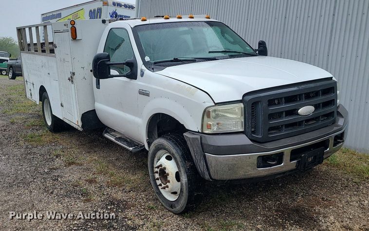 image for item LE9046 2005 Ford F450  utility / service truck