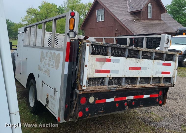 image for item LE9046 2005 Ford F450  utility / service truck